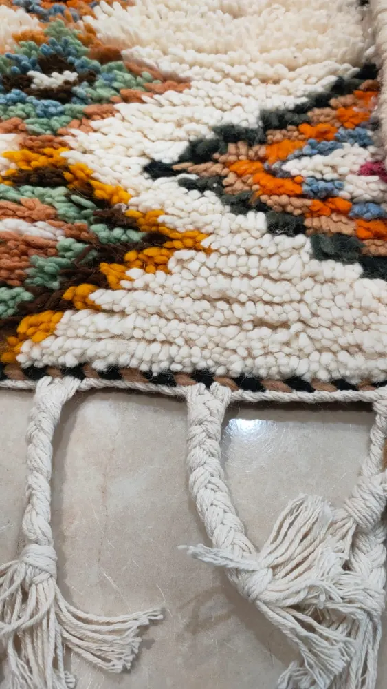 Traditional Handmade Natural Wool Rug with Tassels (1.60 x 1.05 m)